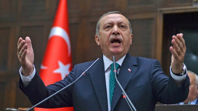 Erdogan an Rednerpult. Erdogan an Rednerpult.