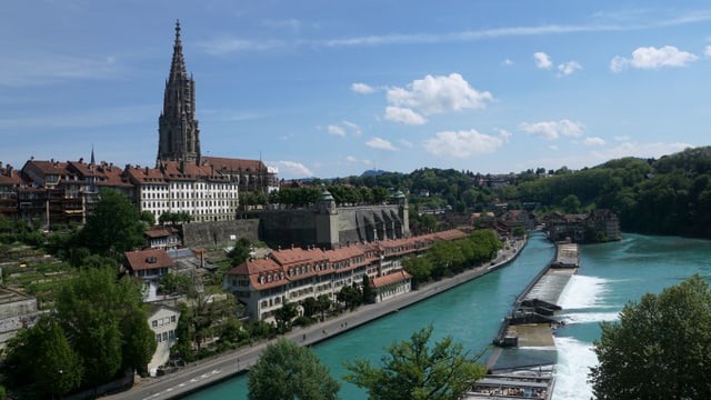 Das Berner Münster vor einem fast wolkenlosen Himmel. Das Berner Münster vor einem fast wolkenlosen Himmel.