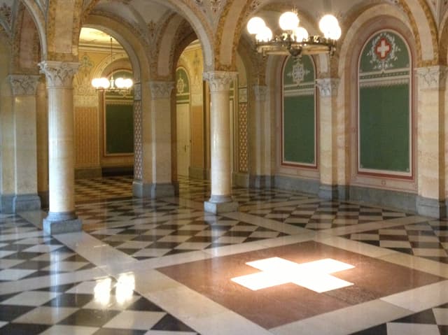 Schweizerkreuz vor Bundesratszimmer Schweizerkreuz vor Bundesratszimmer