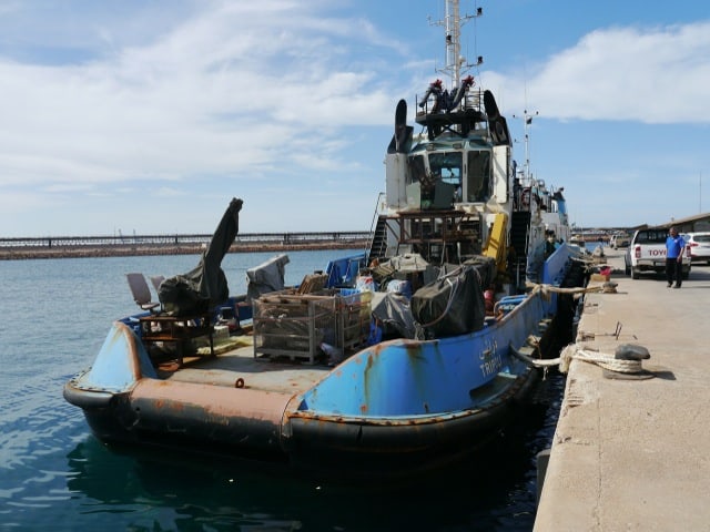 Heruntergekommenes Schiff der libyschen Kustenwacht Heruntergekommenes Schiff der libyschen Kustenwacht