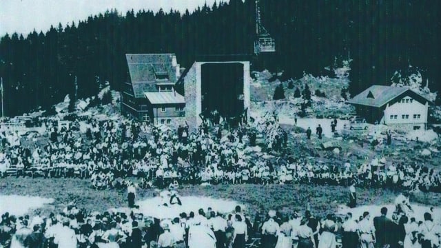 Schwarz weiss Foto der Schwägalp-Schwinget aus den frühen Fünfziger Jahren. Schwarz weiss Foto der Schwägalp-Schwinget aus den frühen Fünfziger Jahren.