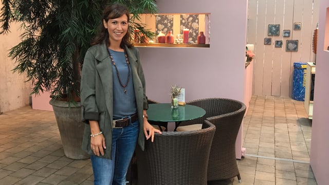 Angeliki Criello, die für das erste Dörflifest des Wagerenhofs verantwortlich ist, posiert im Blumenladen. Angeliki Criello, die für das erste Dörflifest des Wagerenhofs verantwortlich ist, posiert im Blumenladen.