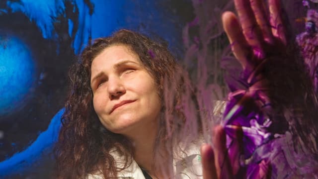 Video «In der Nacht fliegt die Seele weiter» abspielen Video «In der Nacht fliegt die Seele weiter» abspielen