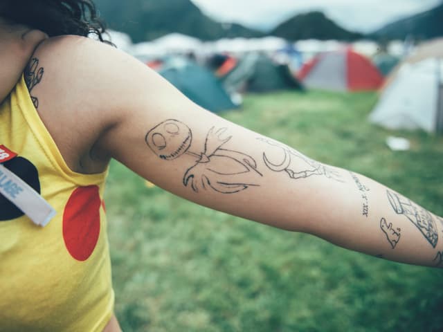 Tattoo von Festivalbesucherin