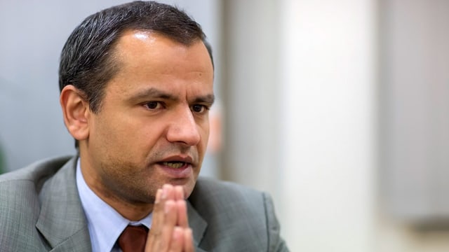 Sebastian Edathy von der SPD in Nahaufnahme mit gefalteten Händen. Sebastian Edathy von der SPD in Nahaufnahme mit gefalteten Händen.
