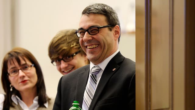 Der neugewählte Winterthurer SVP-Stadtrat Josef Lisibach präsentiert sich gut gelaunt im Stadthaus. Der neugewählte Winterthurer SVP-Stadtrat Josef Lisibach präsentiert sich gut gelaunt im Stadthaus.