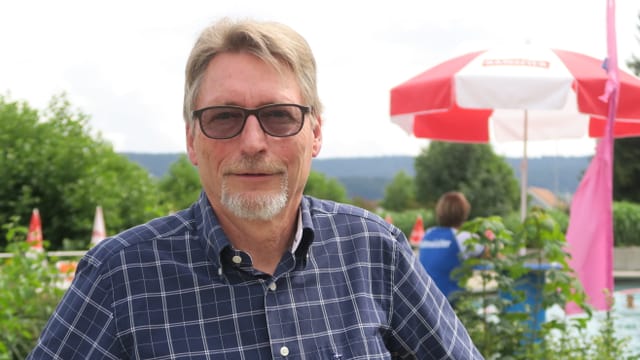 Gemeindepräsident Hanspeter Heierli in der Badi Gemeindepräsident Hanspeter Heierli in der Badi