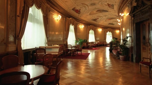 Leere Wandelhalle Leere Wandelhalle