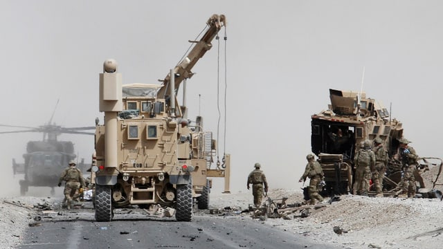 US-Soldaten nach Selbstmord-Anschlag US-Soldaten nach Selbstmord-Anschlag