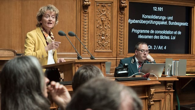 Finanzministerin Eveline Widmer-Schlumpf spricht im Nationalrat. Finanzministerin Eveline Widmer-Schlumpf spricht im Nationalrat.