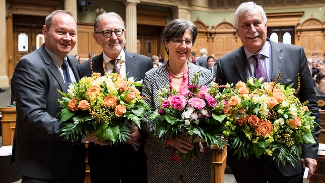 Maja Ingold mit Blumenstrauss Maja Ingold mit Blumenstrauss