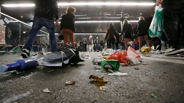 Der Bahnhof Bern nach der Tanzdemo. Der Bahnhof Bern nach der Tanzdemo.