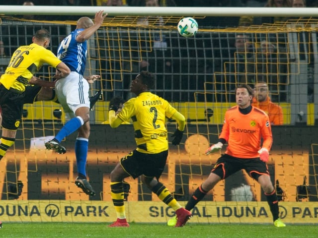 Naldo trifft in der Nachspielzeit per Kopf zum 4:4. Naldo trifft in der Nachspielzeit per Kopf zum 4:4.