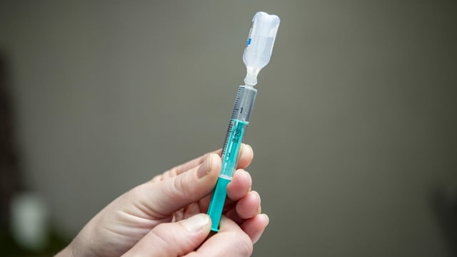 Damit alle schnell an die Impfung kommen, fordern ärmere Staaten eine Freigabe der Impfstoff-Patente. Damit alle schnell an die Impfung kommen, fordern ärmere Staaten eine Freigabe der Impfstoff-Patente.