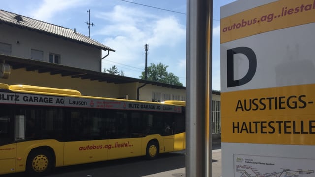 AAGL Haltestelle und Bus