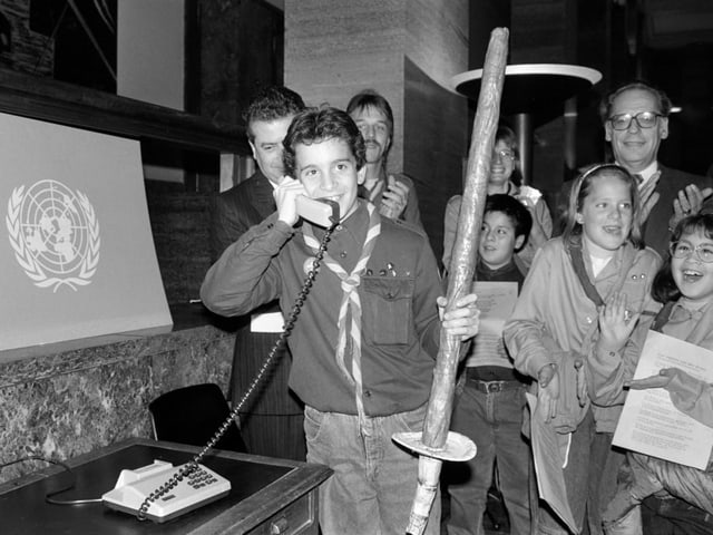 Kinder telefonieren Kinder telefonieren