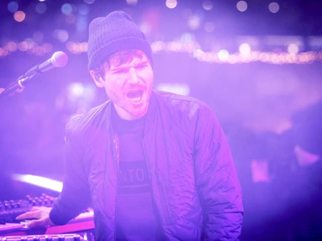 James Gruntz bei seinem Konzert auf dem Luzerner Europaplatz.