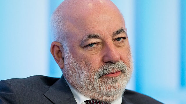 Viktor Vekselberg schaut in die Kamera Viktor Vekselberg schaut in die Kamera