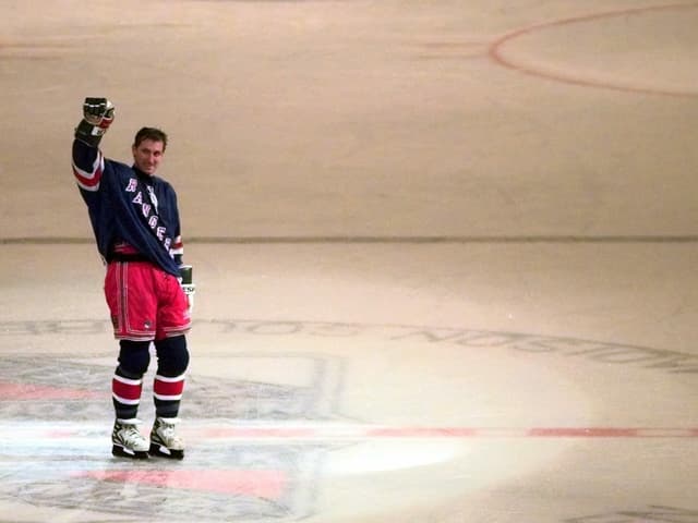 Gretzky winkt Gretzky winkt