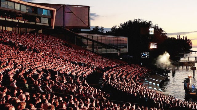 Video «Oper «Carmen» aus Bregenz – Live von der Seebühne» abspielen Video «Oper «Carmen» aus Bregenz – Live von der Seebühne» abspielen