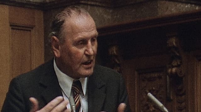 Raoul Kohler am Rednerpult. Raoul Kohler am Rednerpult.