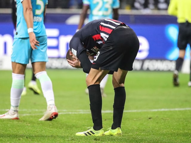 Bas Dost wird weiter pausieren müssen. Bas Dost wird weiter pausieren müssen.