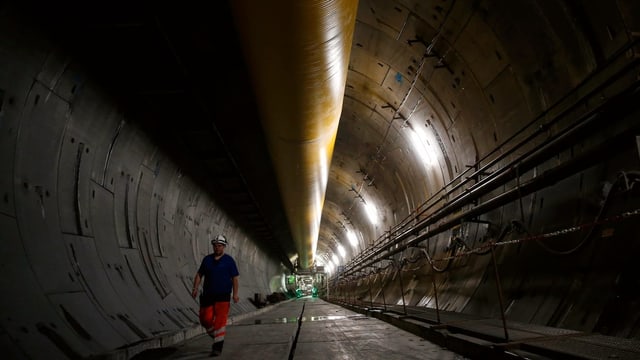 Bauarbeiter in einem Tunnel. Bauarbeiter in einem Tunnel.