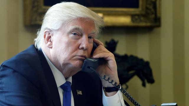 Trump am Telefon. Trump am Telefon.