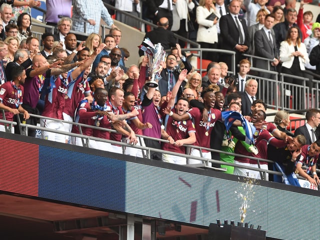 Aston Villa freut sich über den Aufstieg in die Premier League. Aston Villa freut sich über den Aufstieg in die Premier League.