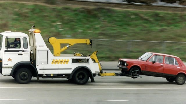 Abschleppdienst und altes Auto Abschleppdienst und altes Auto