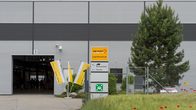 Eingang zum Post-Logistikzentrum in Oftringen Eingang zum Post-Logistikzentrum in Oftringen