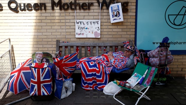 Fans vor dem Spital. Fans vor dem Spital.