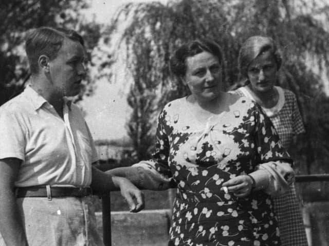 Drei Menschen im Garten Drei Menschen im Garten