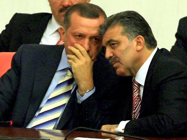 Erdogan mit dem damaligen Aussenminister Gül in Ankara Erdogan mit dem damaligen Aussenminister Gül in Ankara