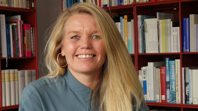 Svetlana Munderich cun la pasta per Hatschapuri a l'Agaria Svetlana Munderich cun la pasta per Hatschapuri a l'Agaria