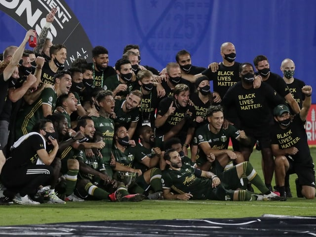 Die Portland Timbers feiern den Turniersieg. Die Portland Timbers feiern den Turniersieg.