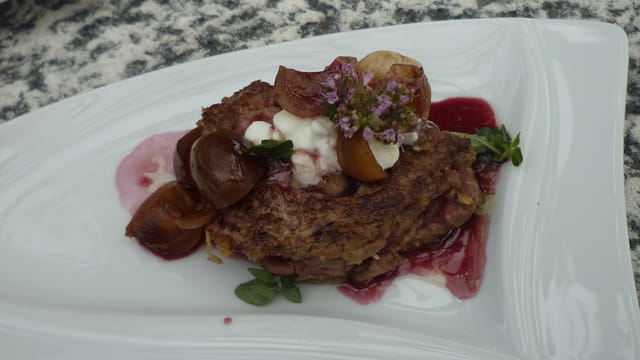 Kalbscarpaccio-Burger-Salat Kalbscarpaccio-Burger-Salat