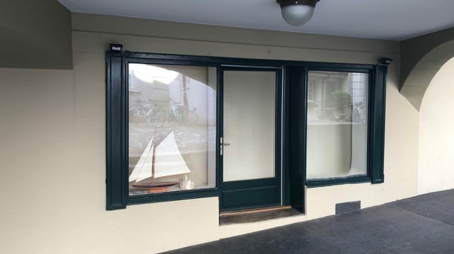 Ein leeres Schaufenster. Ein leeres Schaufenster.