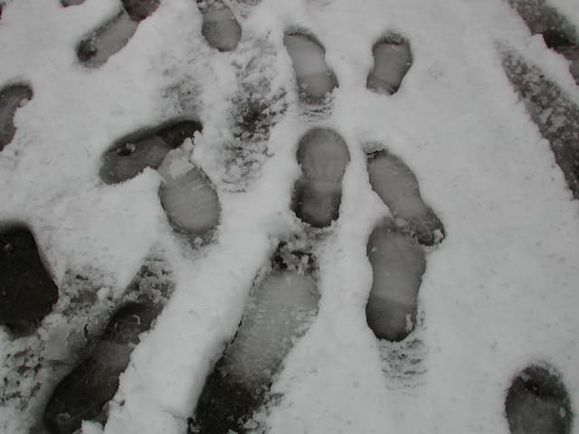 Schneematsch am Boden