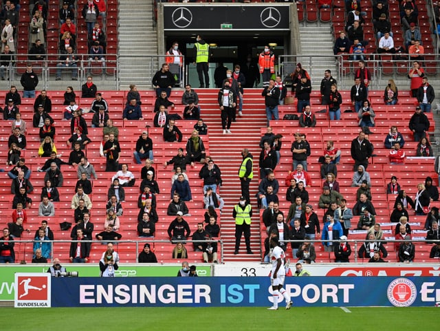 Die Zuschauer bei der Bundesliga-Partie zwischen dem VfB Stuttgart und Bayer Leverkusen.