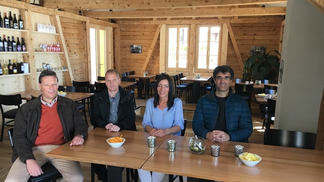 Da sanester: Ueli Caduff, Patrick Rothmund, Anita Michelucci, Marcus Caduff. Da sanester: Ueli Caduff, Patrick Rothmund, Anita Michelucci, Marcus Caduff.