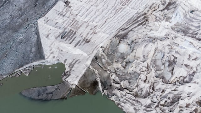 Eisschutzdecke auf dem Rhonegletscher Eisschutzdecke auf dem Rhonegletscher