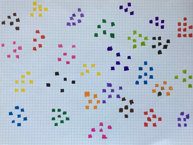 Farbite Muster auf einem gehäuselten Papier. Nachempfunden dem Cover von «Steine in meiner Hand» von Kaouther Adimi Farbite Muster auf einem gehäuselten Papier. Nachempfunden dem Cover von «Steine in meiner Hand» von Kaouther Adimi