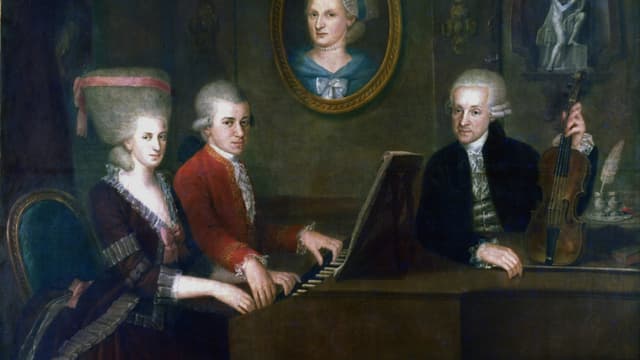 Ein Gemälde: Maria Anna Mozart, Wolfgang Amadeus Mozart und deren Vater Leopold Mozart. Ein Gemälde: Maria Anna Mozart, Wolfgang Amadeus Mozart und deren Vater Leopold Mozart.