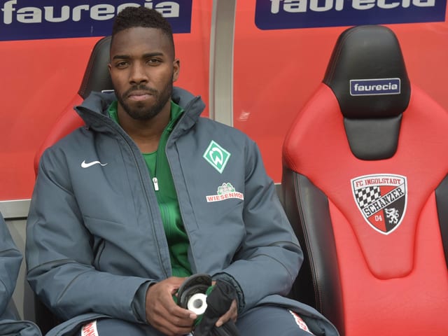 Ulisses Garcia sitzt auf der Ersatzbank