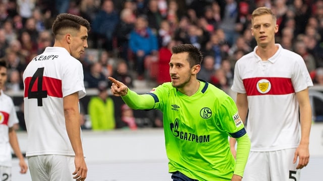 Schalkes Skrzybski bejubelt seinen Treffer. Schalkes Skrzybski bejubelt seinen Treffer.