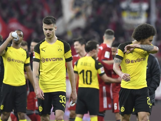 Die Dortmunder nach der 0:5-Klatsche gegen die Bayern. Die Dortmunder nach der 0:5-Klatsche gegen die Bayern.
