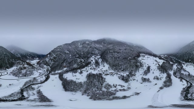 Übersichtsbild über das verschneite Bergell. Übersichtsbild über das verschneite Bergell.