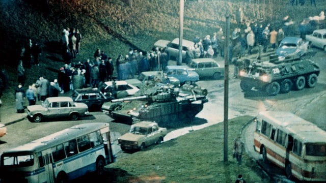 Sowjetische Panzer fahren in der Nacht in Vilnius ein. Sowjetische Panzer fahren in der Nacht in Vilnius ein.