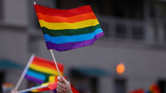 40 Jahre Regenbogenfahne Ein Buntes Symbol Fur Das Ganze Spektrum Der Liebe Kultur Srf